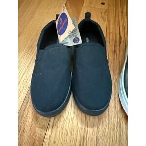 NEW (2) Oomphies Little Kids Shoes - Kids Size 11